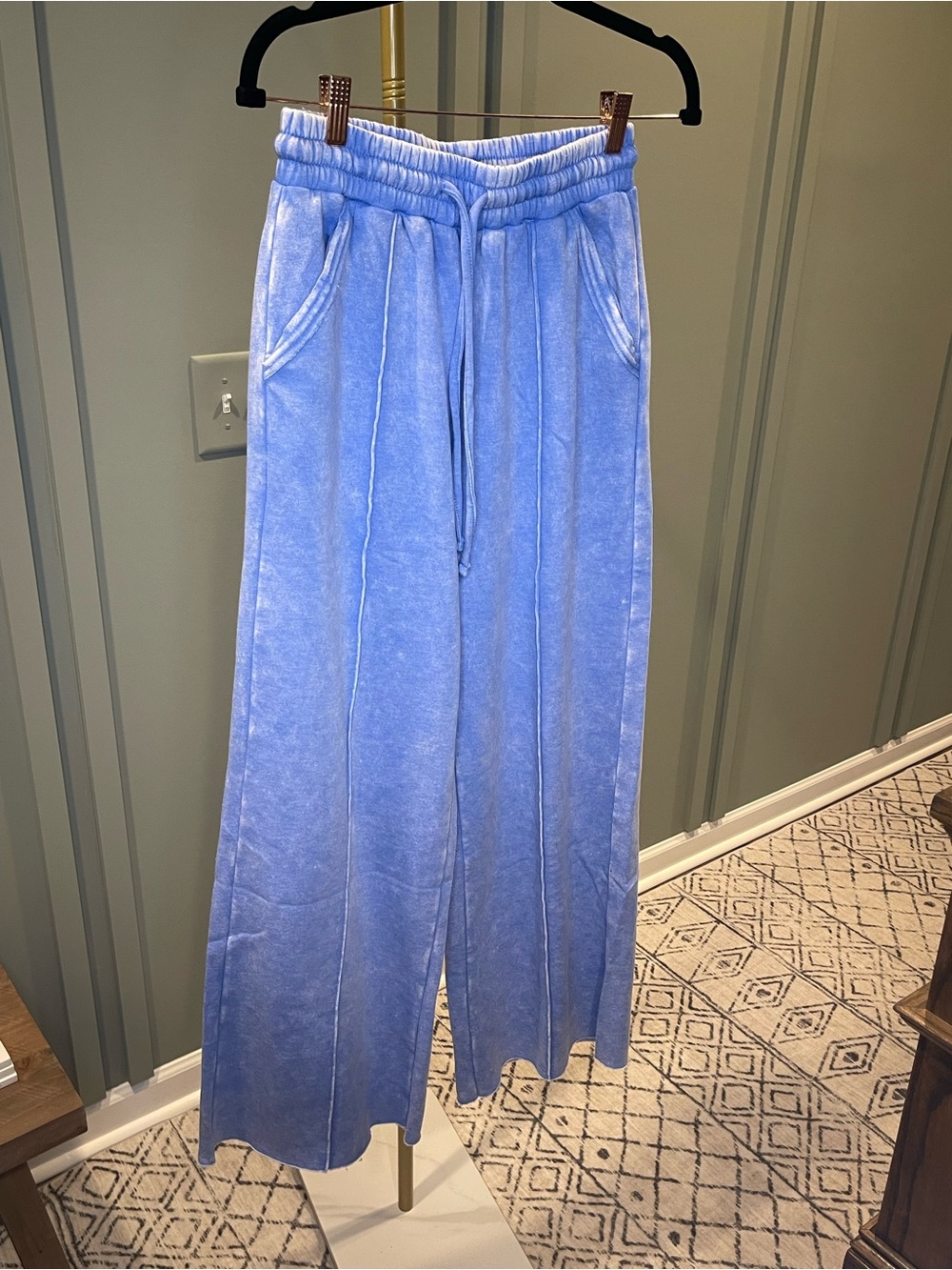 ‼️LAST 2- Zenana Acid Wash Fleece Pintuck Wide Leg Pants – Cornflower Blue 🩵 - Picture 4 of 4